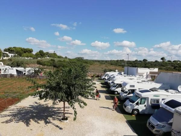 Hotel Sosta Camper La Specchia à San Pietro in Bevagna Extérieur photo