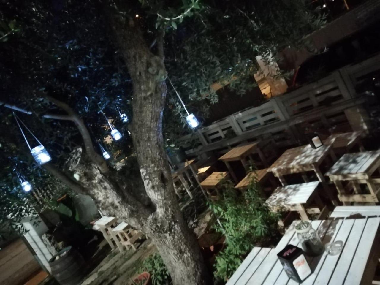 Hotel Sosta Camper La Specchia à San Pietro in Bevagna Extérieur photo